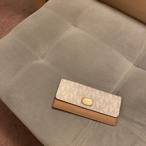 Michael kors wallet